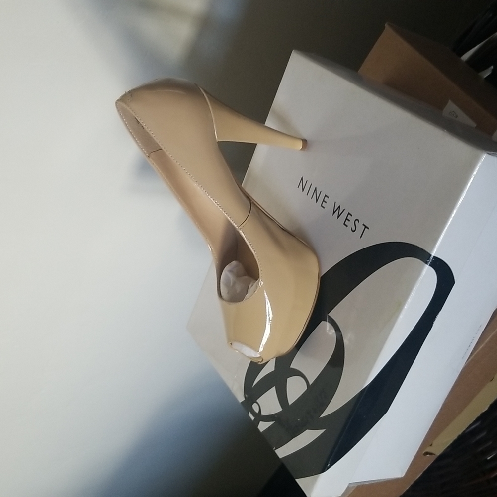 Nine west platform patent leather peep toe. Nude